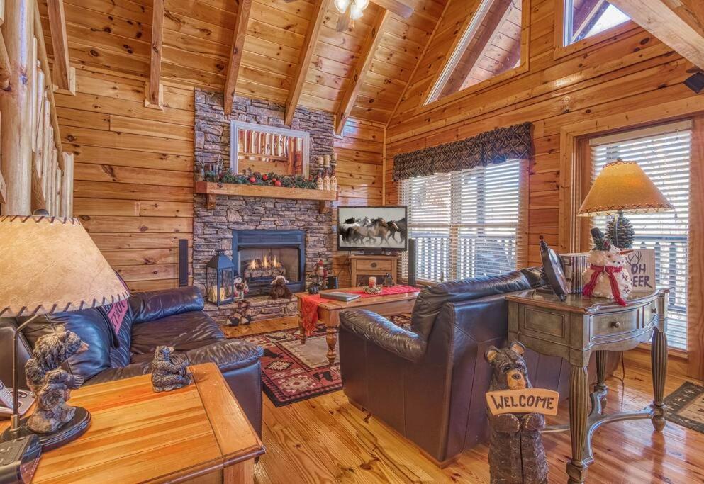 Solid Ground Lodge With Yard! Пиджен-Фордж Экстерьер фото